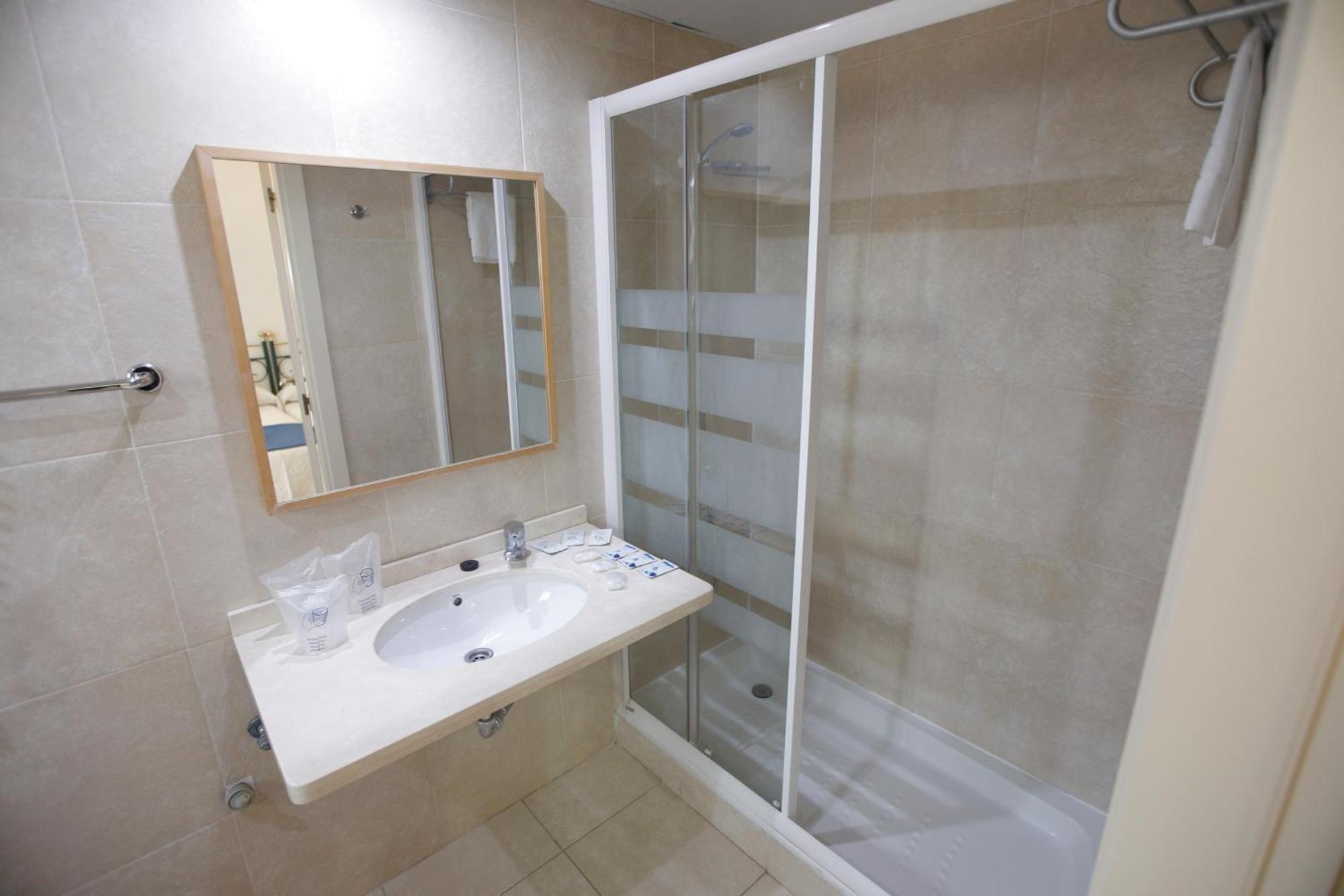 Hotel Eliseos Malaga Bagian luar foto