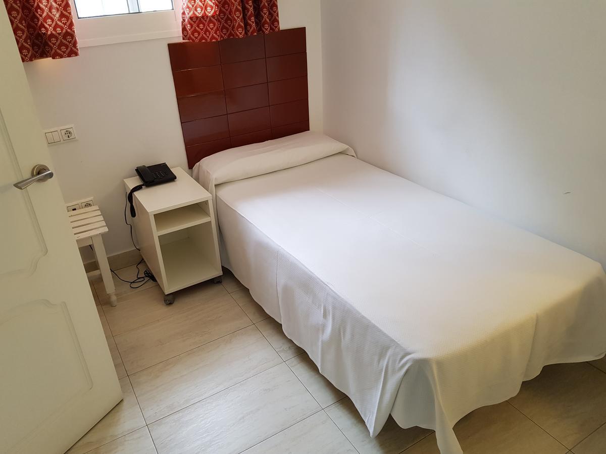 Hotel Eliseos Malaga Bagian luar foto