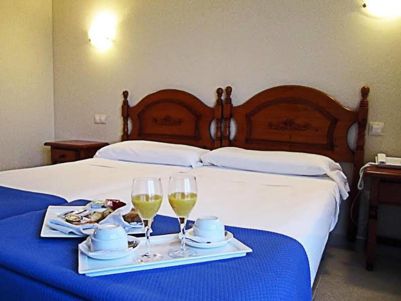 Hotel Eliseos Malaga Bagian luar foto